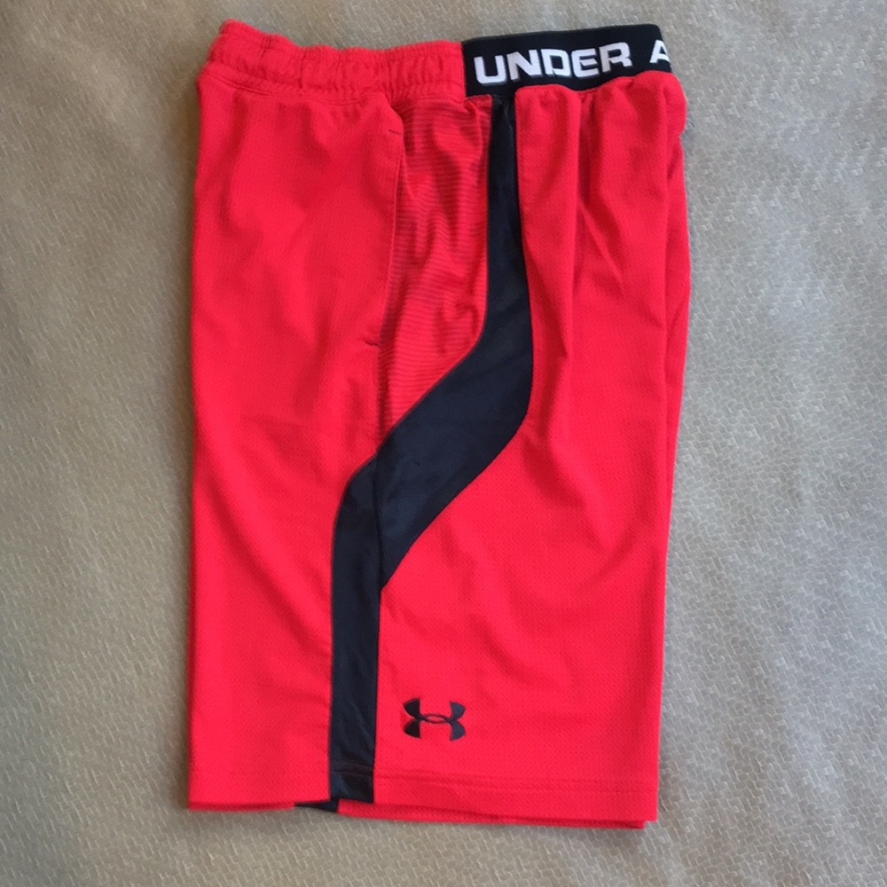 UUNDER  ARMOR Red & Black men’s shorts
